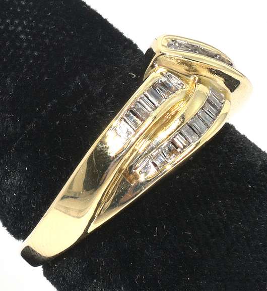 Multi-Diamond Band Ring in Yellow Gold