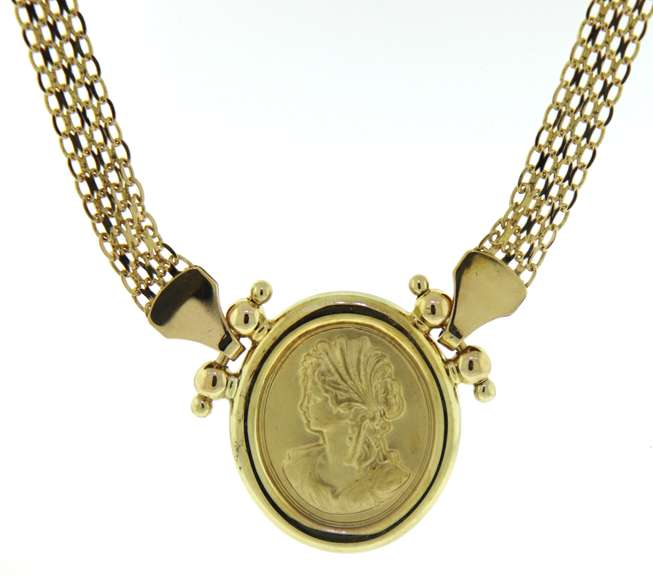 Charming Yellow Gold Cameo Necklace
