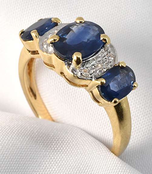 Attractive 3 Sapphire Ring