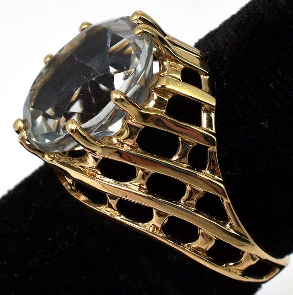 Beautiful Design Blue Sapphire Ring in 14KT Yellow Gold