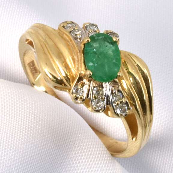 Pleasing Emerald & Diamond Ring