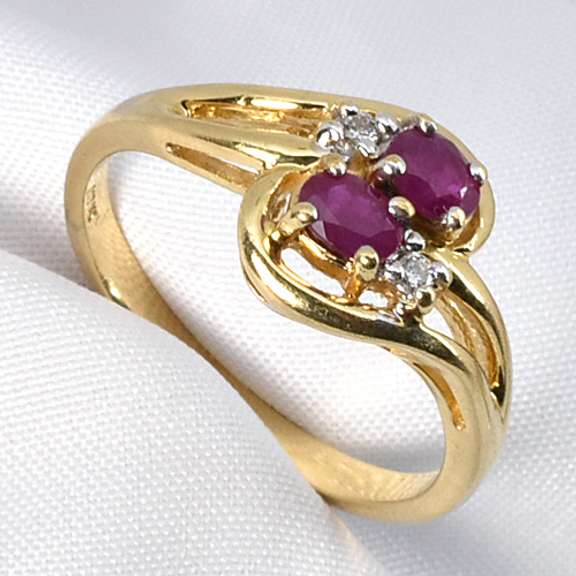 Cute Ruby & Diamond Ring