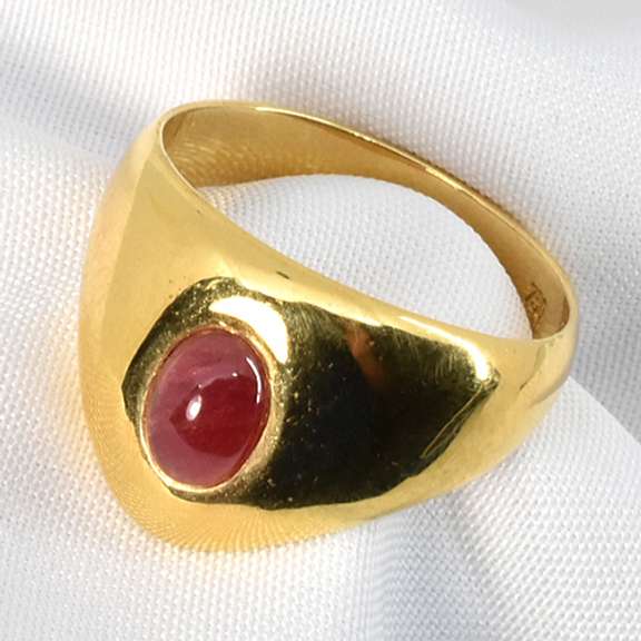 Unique 18k Cabachon Ruby Ring