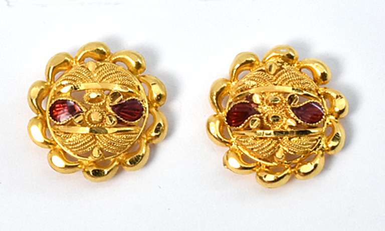 High Karet Stud Earrings