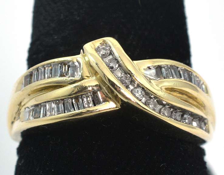Multi-Diamond Band Ring in Yellow Gold