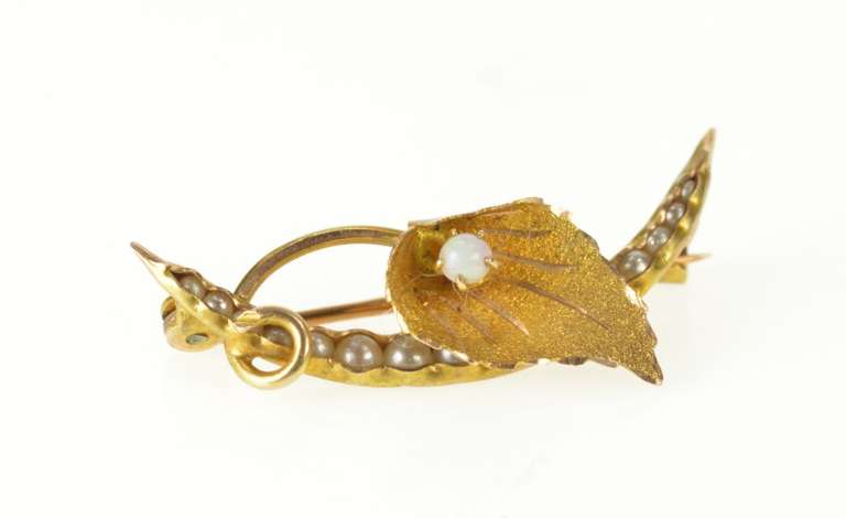 10K Yellow Gold Victorian Moon Pearl Peas in a Pod Lily Pin/Brooch