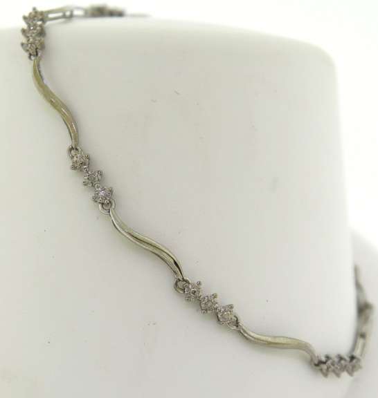 Beautiful White Gold Diamond Accent Link Bracelet