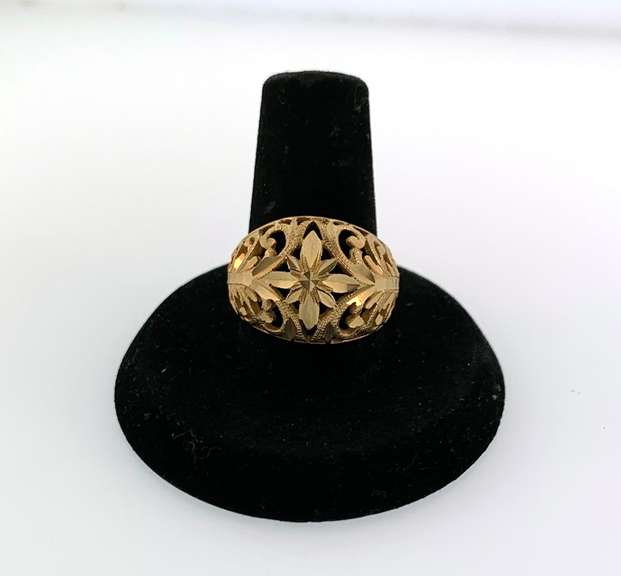 Stunning 14kt yellow gold filigree ring