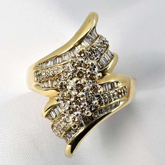 Flashy Cluster of Round & Baguette Diamonds