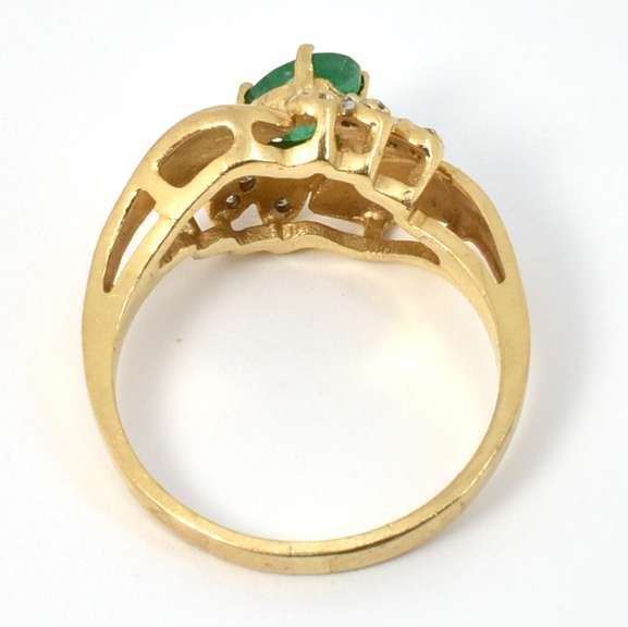 Pleasing Emerald & Diamond Ring