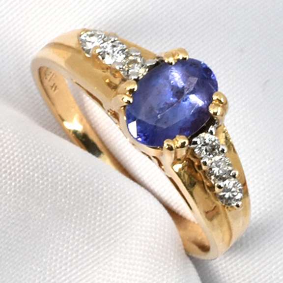Tanzanite & Diamond Ring