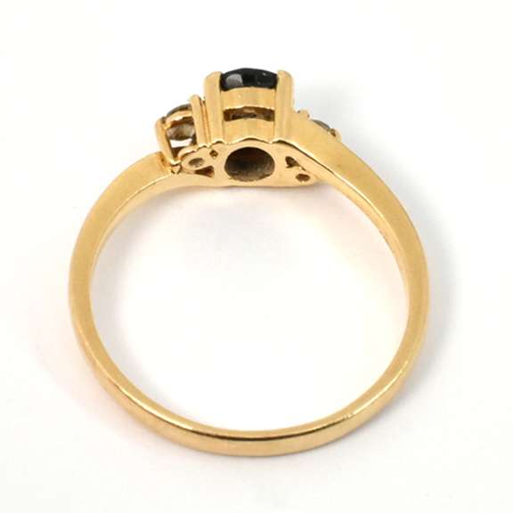 Traditional Sapphire & Diamond Ring