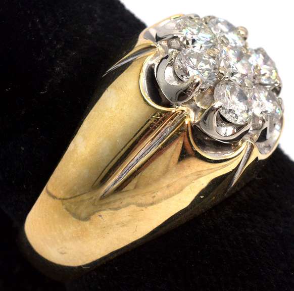 Eye-Catching Diamond Cluster Ring in Yellow Gold