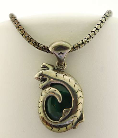 Vintage 925 sterling silver lizard wrap around malachite pendant with beautiful signed Italian chain