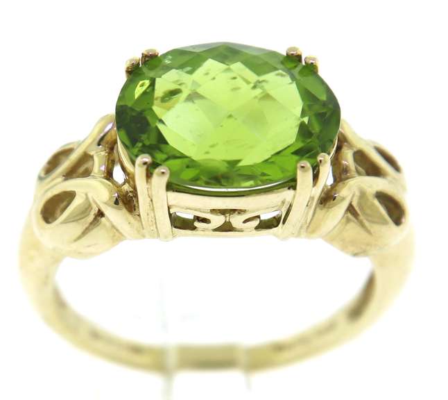 Fancy Oval Peridot Yellow Gold Ring