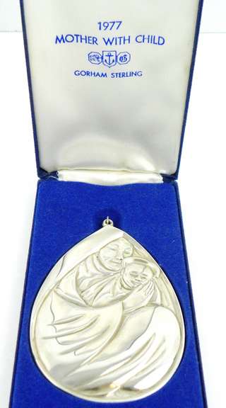 1977 Gorham Sterling Mother & Child Christmas Ornament