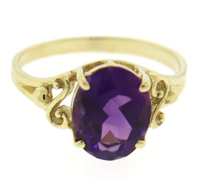 Sensational 14kt YG Oval Cut Amethyst Ring