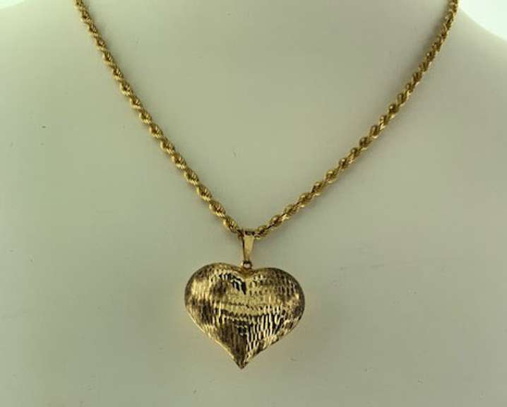 Solid 14kt yellow gold heart pendant necklace