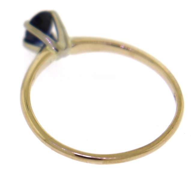 Beautiful Oval Sapphire Yellow Gold Ring