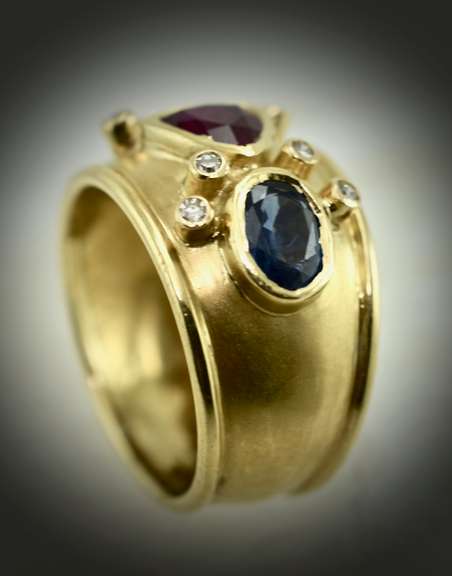 Wonderfully Artistic 18K Ruby & Sapphire Ring