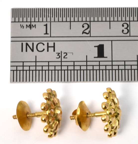 Intricate High Karet Stud Earrings