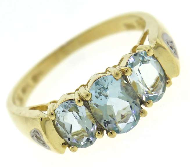 Fabulous Yellow Gold Aquamarine & Diamond Ring