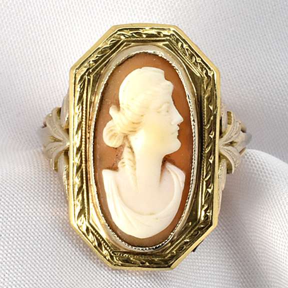 Beautiful Vintage Cameo Ring