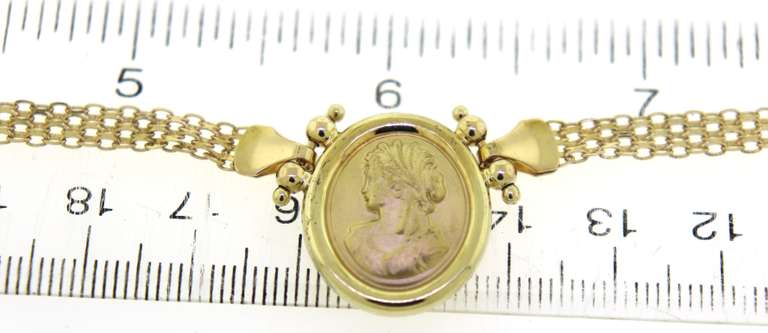 Charming Yellow Gold Cameo Necklace
