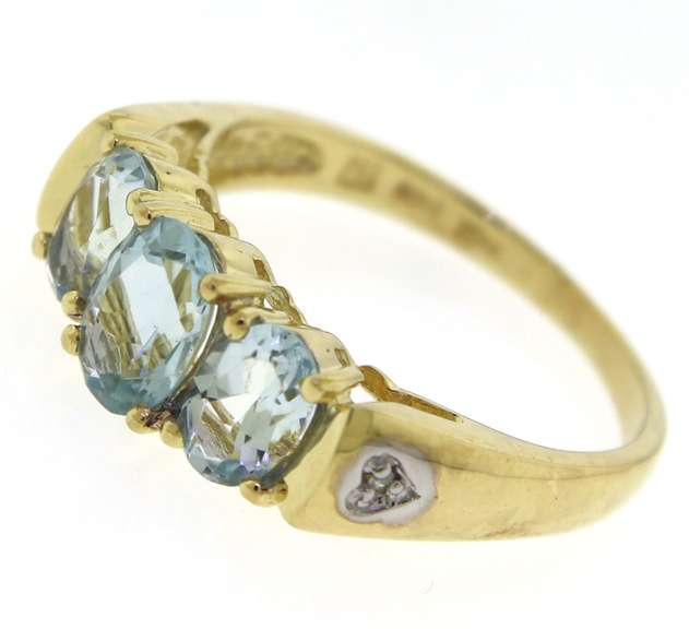 Fabulous Yellow Gold Aquamarine & Diamond Ring