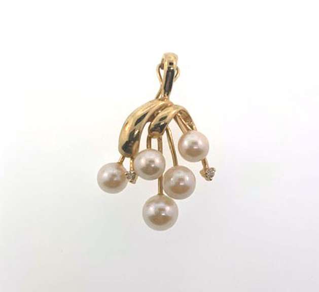 Gorgeous 14kt Pearl Pendant