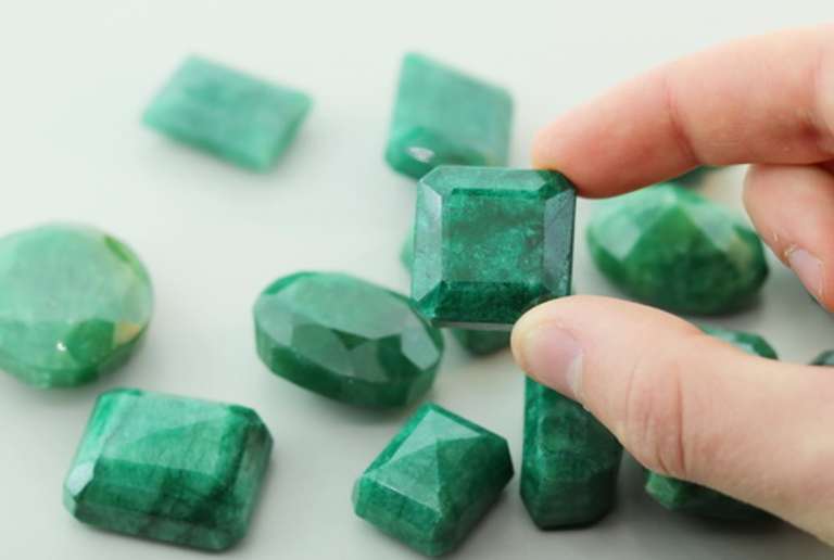 Huge 1,151ct 14 piece Emerald parcel