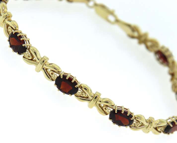Pretty Oval Garnet Bracelet in 14kt