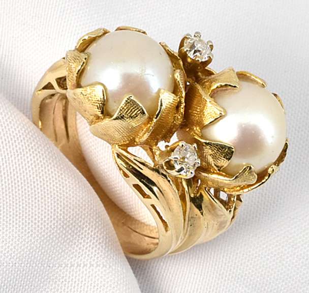 Great Floral Motif Pearl & Diamond Ring