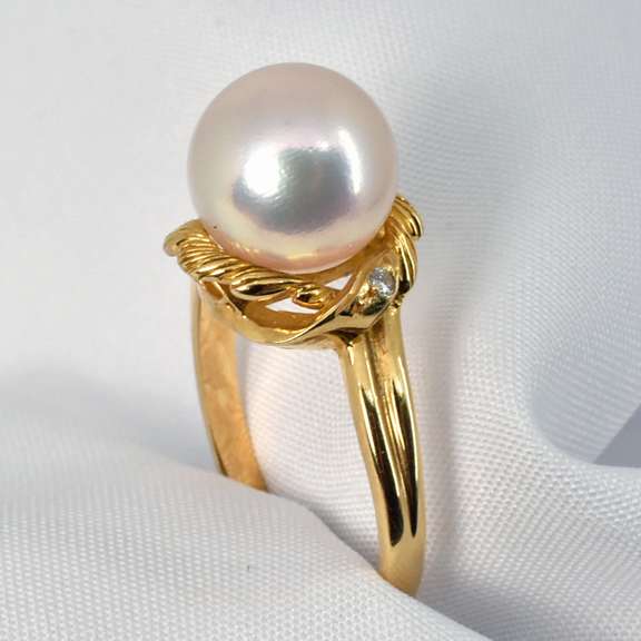 Lustrous  9 mm Pearl Ring