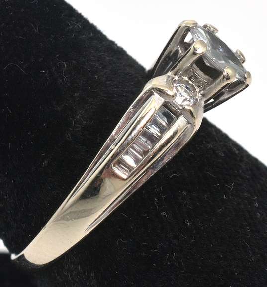 Sparkling Diamond Ring in 14KT White Gold