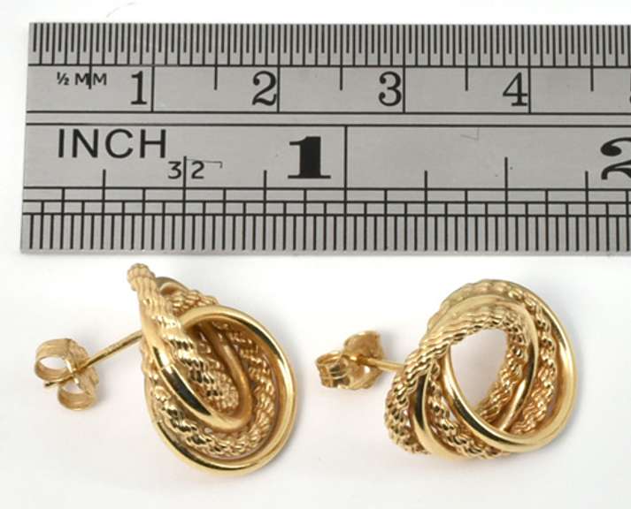 Easy to Wear Swirl Post Earrings