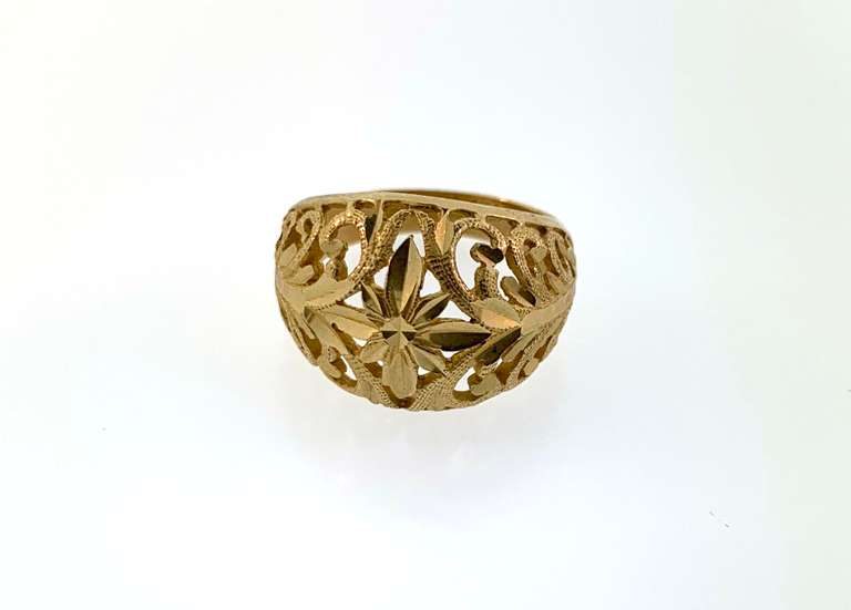 Stunning 14kt yellow gold filigree ring