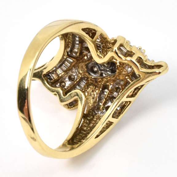 Flashy Cluster of Round & Baguette Diamonds