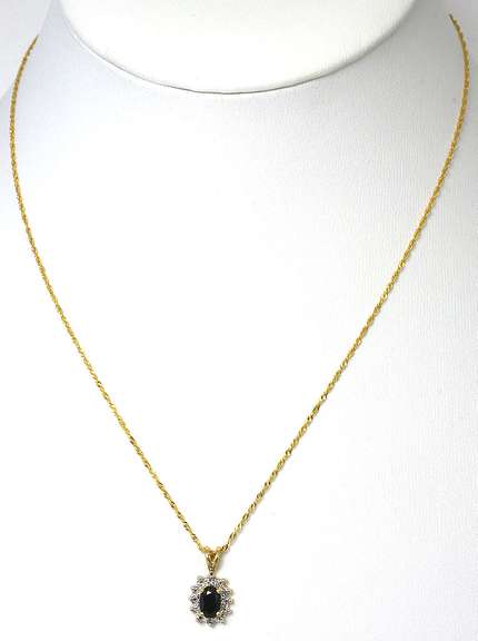 Lovely Sapphire Pendant & Chain in Yellow Gold