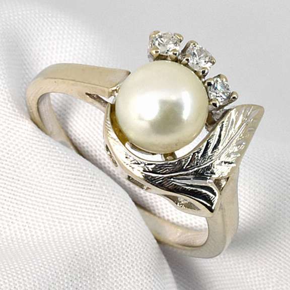 Organic WG Pearl & Diamond Ring