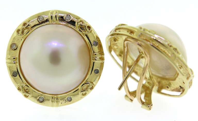 Pretty 14kt YG Mabe Pearl & Flush Set Diamond Etruscan Earrings