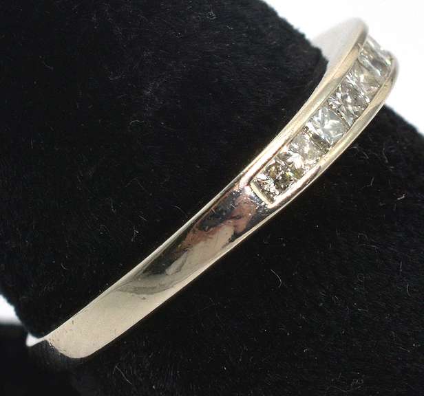 Invisible-Set Diamond Band in 14KT White Gold