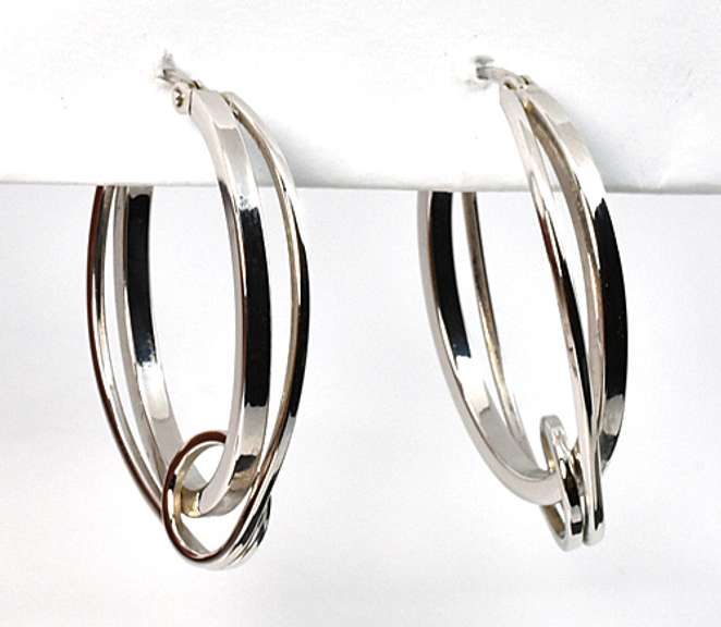 Unique Modern Interlocked WG Hoops