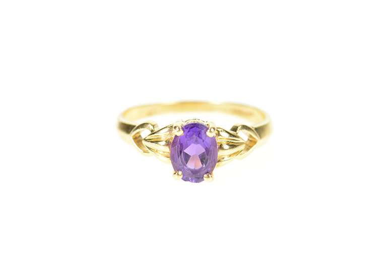 14K Yellow Gold Ornate Oval Amethyst Scalloped Detail Ring