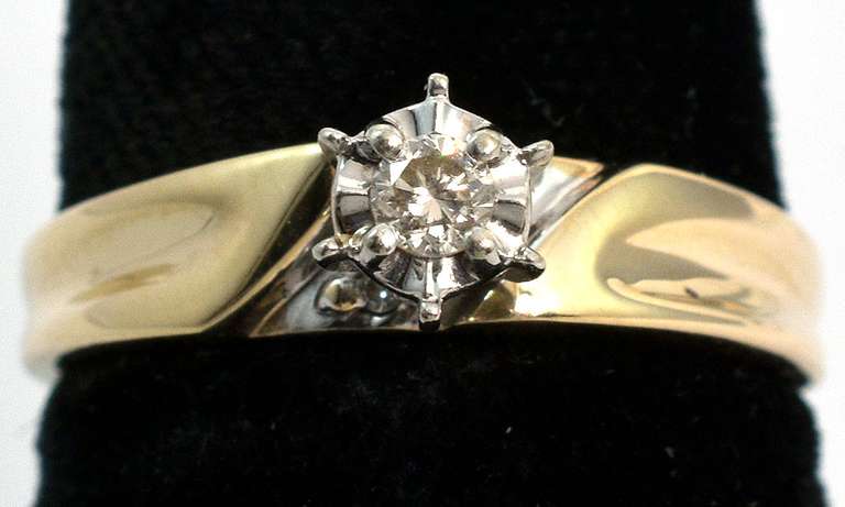 Diamond Engagement Ring in Yellow Gold