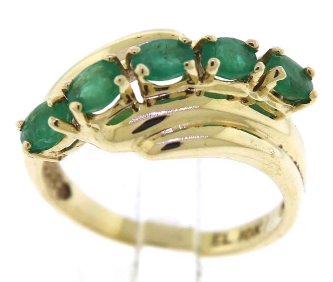 Pretty Oval Emerald Bypass Ring