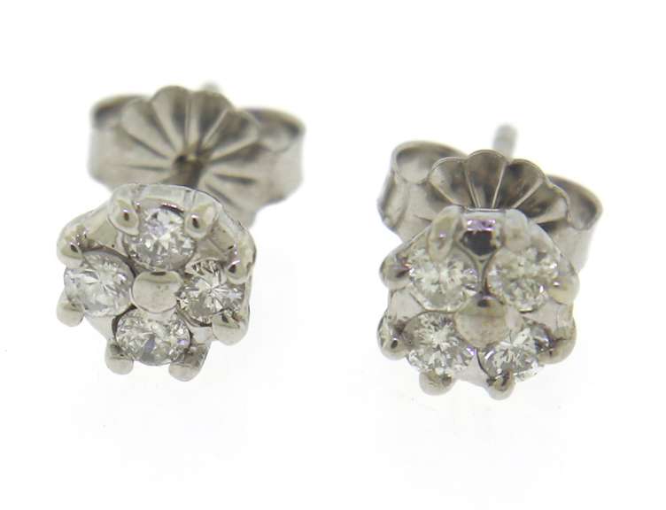 Nice 18kt Diamond Flower Stud Earrings