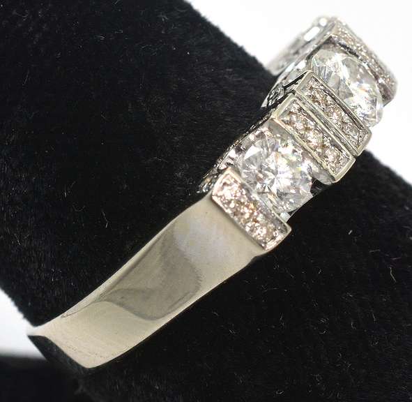 Dazzling 1.0CTW Diamond Ring in 14KT White Gold