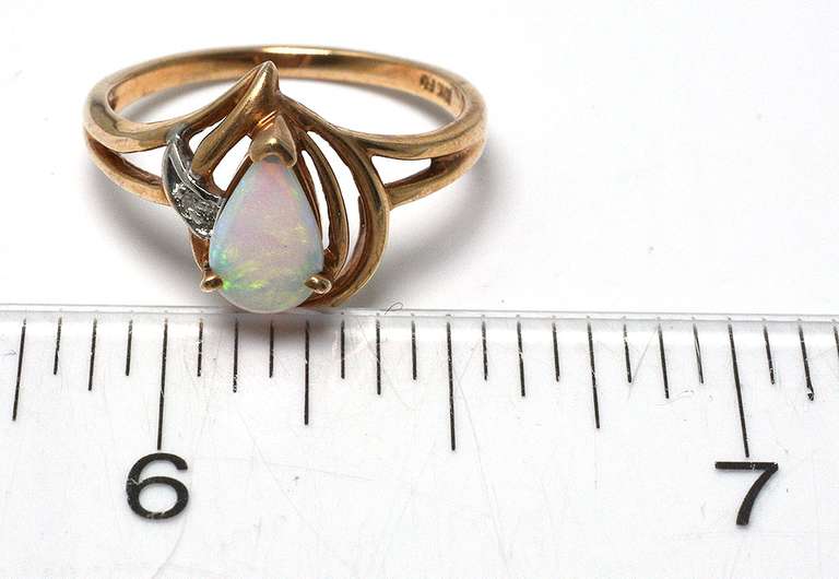 Lovely Diamond & Opal Ring in Yellow Gold