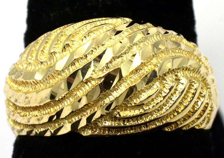 Dazzling 14KT Yellow Gold Ring
